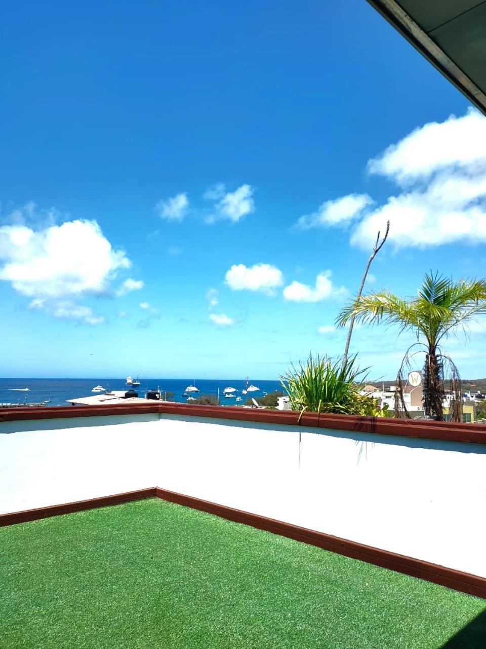Hotel Los Algarrobos Puerto Baquerizo Moreno Buitenkant foto