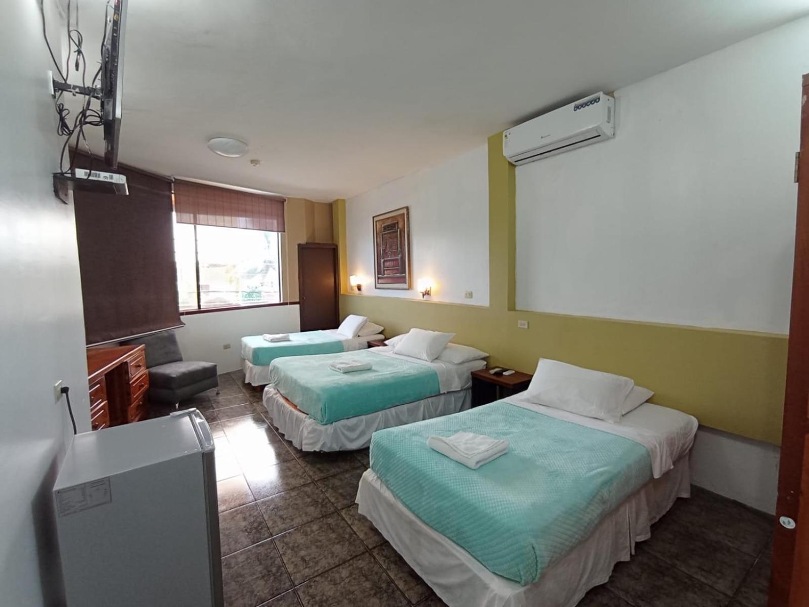 Hotel Los Algarrobos Puerto Baquerizo Moreno Buitenkant foto
