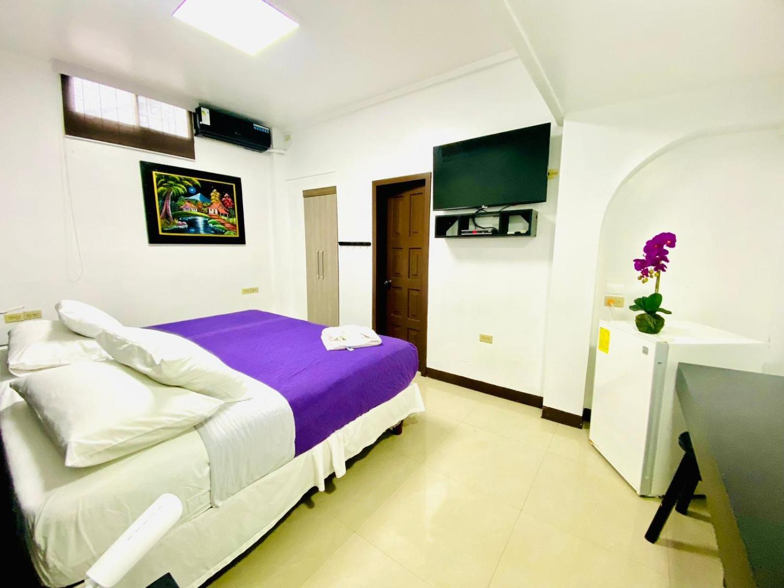 Hotel Los Algarrobos Puerto Baquerizo Moreno Buitenkant foto