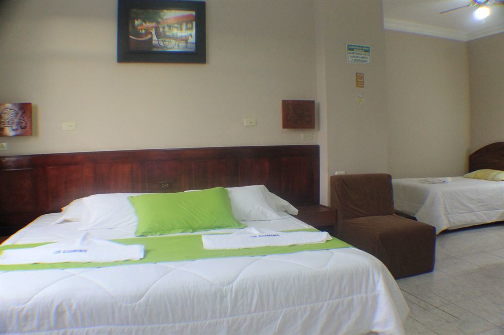 Hotel Los Algarrobos Puerto Baquerizo Moreno Buitenkant foto