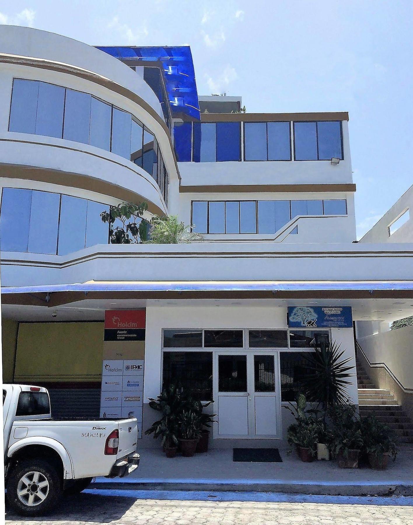 Hotel Los Algarrobos Puerto Baquerizo Moreno Buitenkant foto