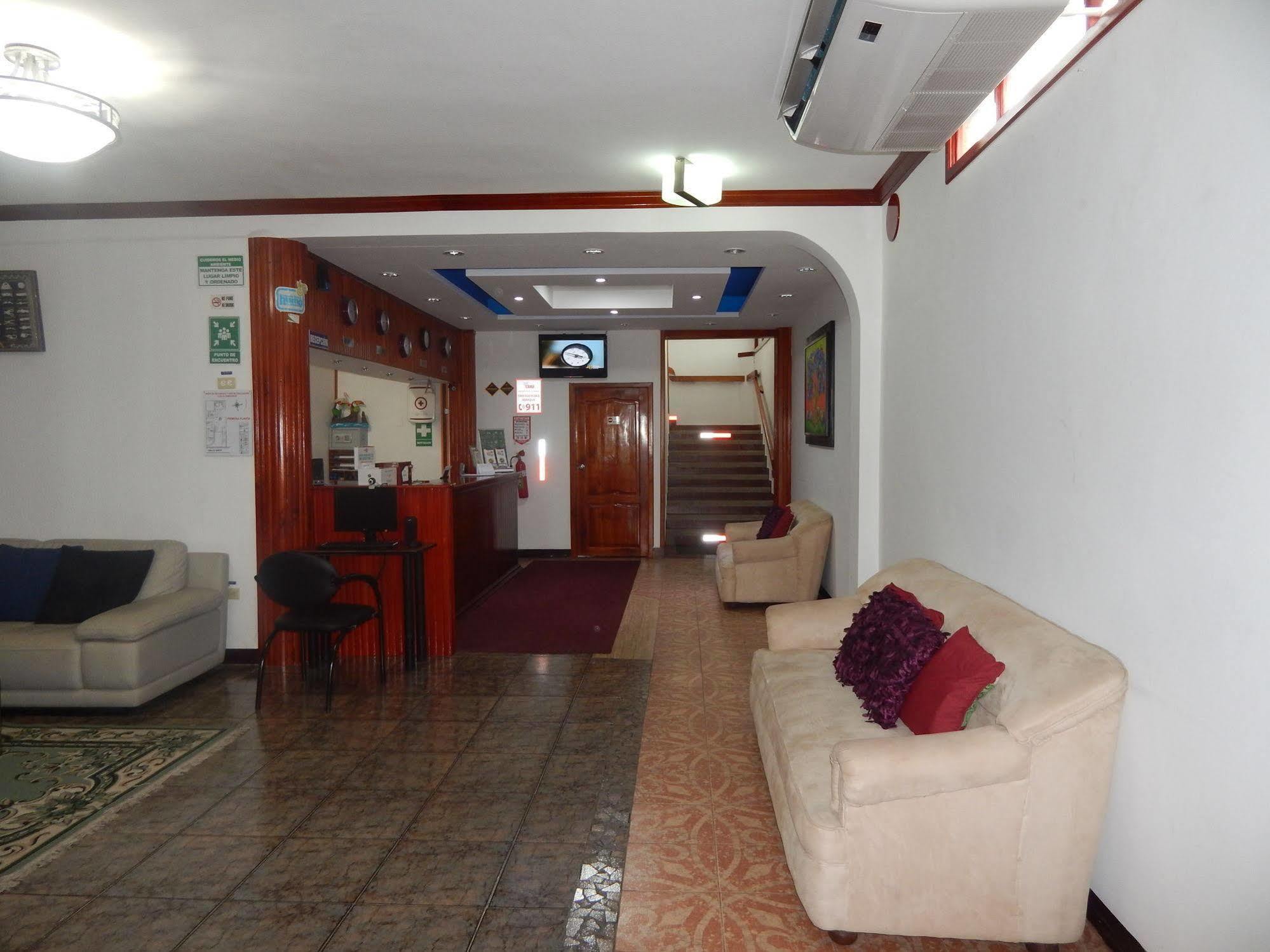 Hotel Los Algarrobos Puerto Baquerizo Moreno Buitenkant foto