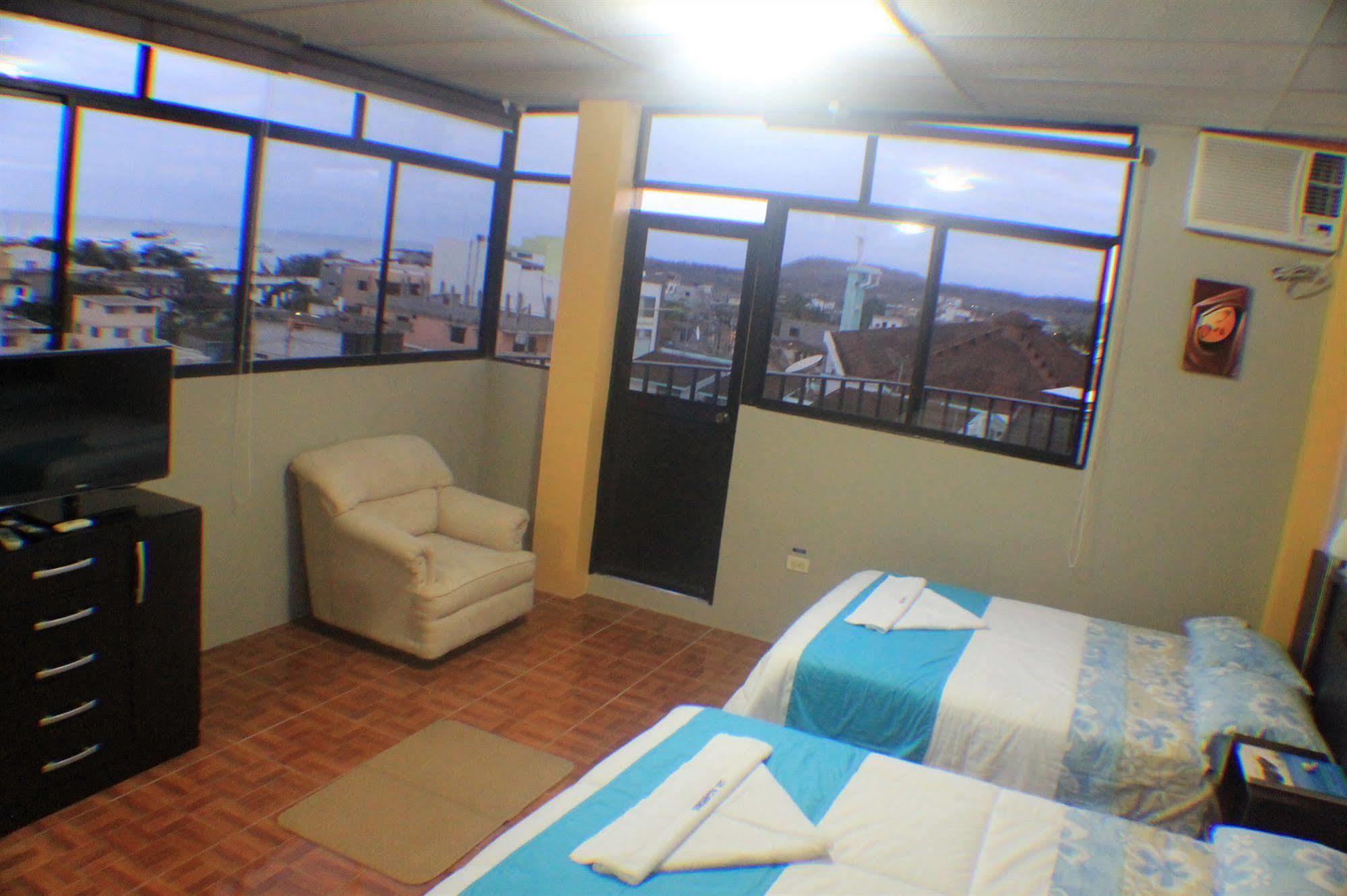 Hotel Los Algarrobos Puerto Baquerizo Moreno Buitenkant foto