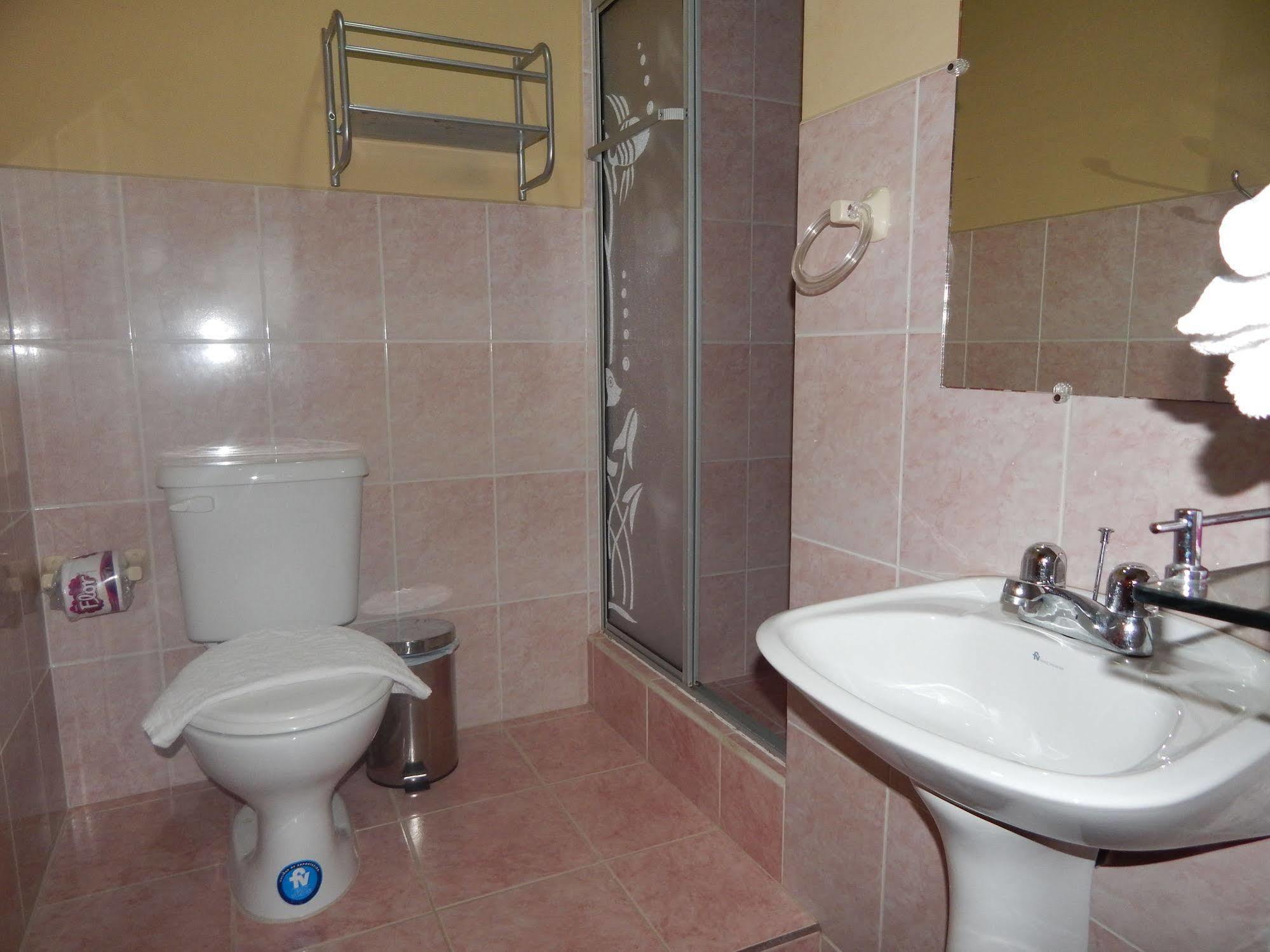 Hotel Los Algarrobos Puerto Baquerizo Moreno Buitenkant foto