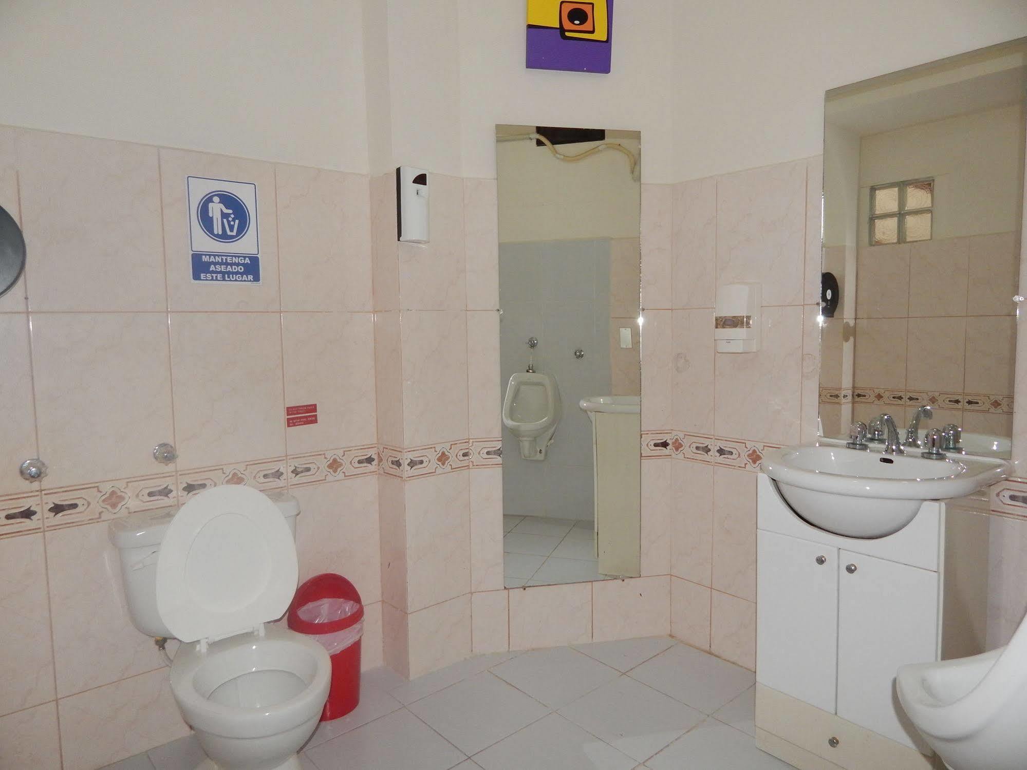Hotel Los Algarrobos Puerto Baquerizo Moreno Buitenkant foto