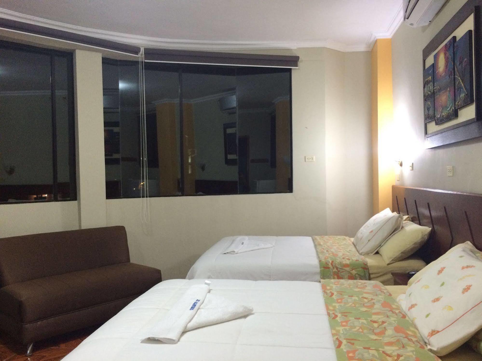 Hotel Los Algarrobos Puerto Baquerizo Moreno Buitenkant foto