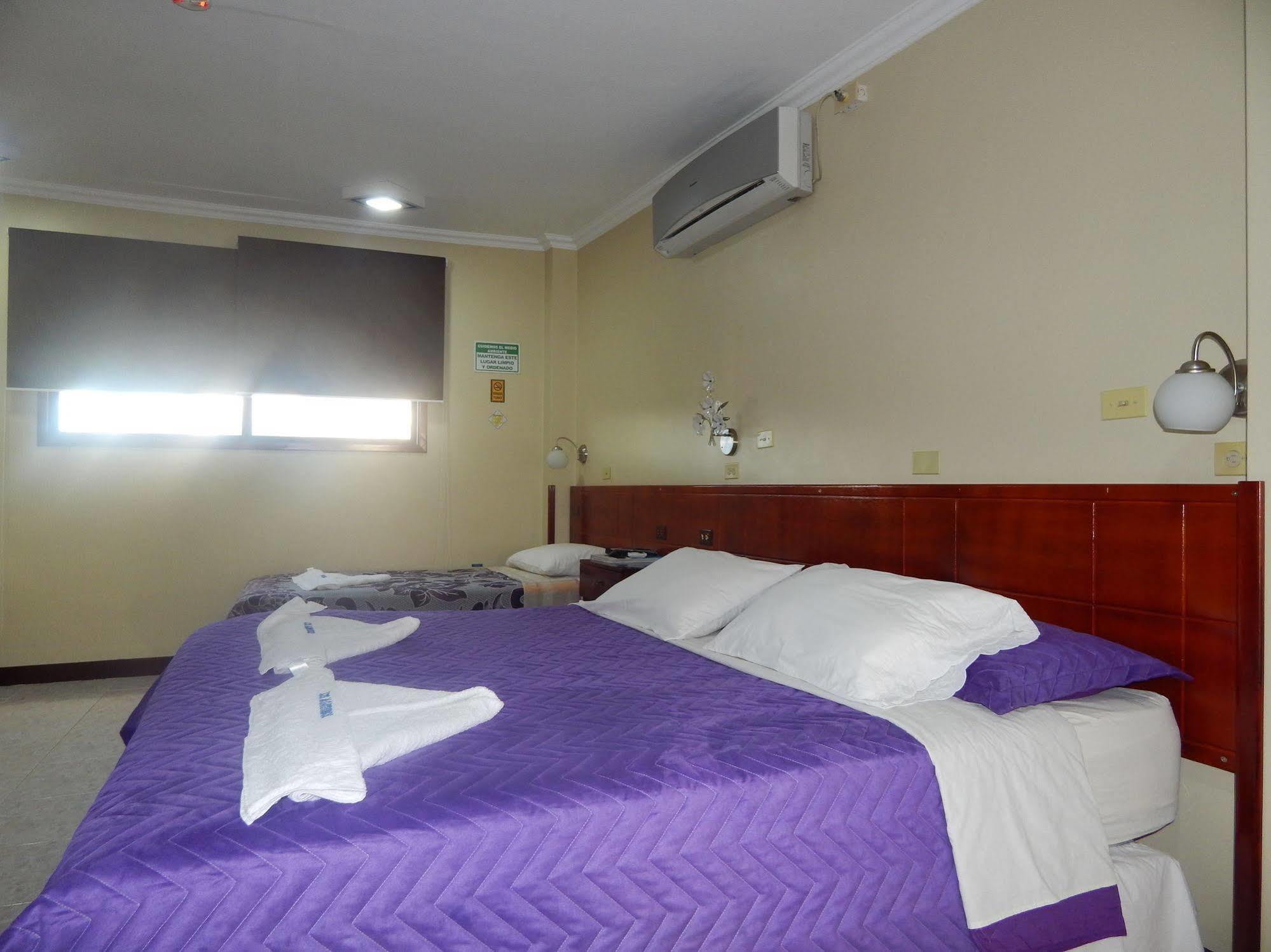 Hotel Los Algarrobos Puerto Baquerizo Moreno Buitenkant foto