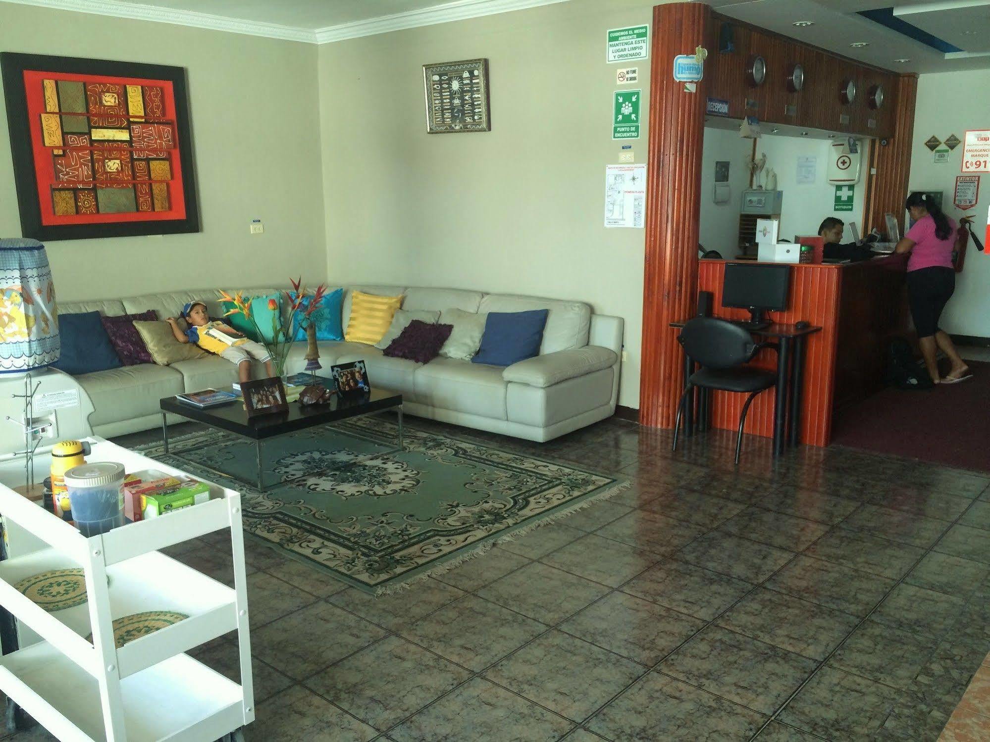Hotel Los Algarrobos Puerto Baquerizo Moreno Buitenkant foto